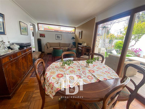 Casa En Venta De 4 Dorm. En Las Condes