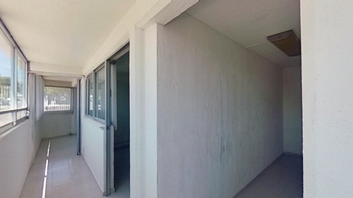 Edificio De Oficinas En Zona Comercial