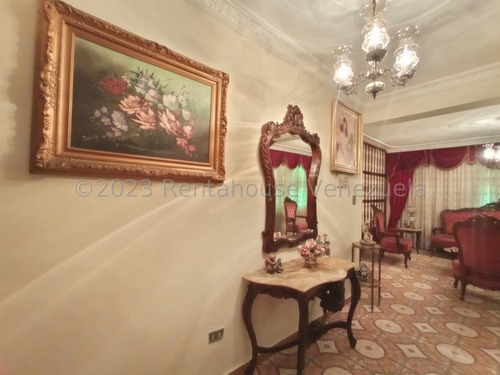 Amplia Y Fresca Casa En Venta Ubicada En Maracay Urb El Centro Db 23-28368