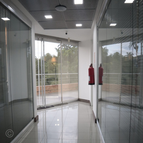 Imagen 2 de 7 de Se Alquila Edificio Ejecutivo Para Oficinas Administrativas Semi Equipado, Con Excelente Ubicación. Hg Febrero 2023