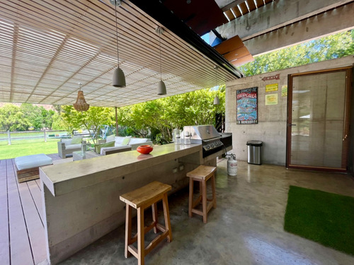 Venta Casa Moderna, Con Orilla Laguna Privada