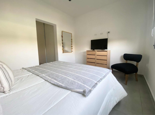 Venta De Excelente Casa. Barrio Santa Elena, Pilar Del Este