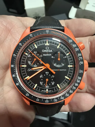 Relógio Omega X Swatch Moonswatch - Mission On Earth Lava