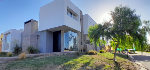 Casa En Venta En Lomas De Russell