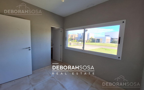 Casa En Venta En Barrio-el Canton -al Agua-zona Norte -a La Laguna-escobar