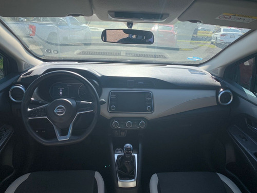 Imagen 8 de 11 de Nissan Versa Advance