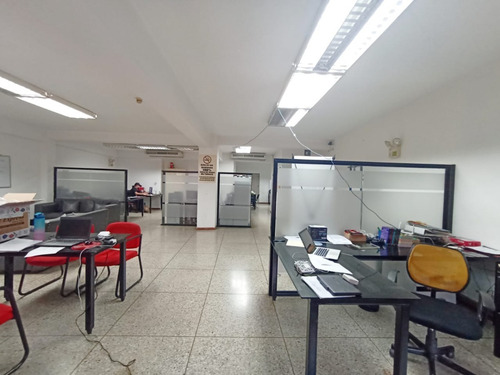 Imagen 9 de 30 de Edificio En Venta Con Local Comercias Y Apartamentos / Oficinas En Av. Libertador Barquisimeto. Cod. 23-15252 Para Mas Informacion 412-1498654 Katty Vasquez Asesor Inmobiliario Rentahouse. Negociable