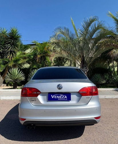 Imagem 4 de 8 de Volkswagen Jetta 2.0 Comfortline Flex 4p Tiptronic