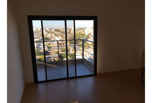 Imagen 2 de 7 de Departamento Con 2 Dormitorios Y Balcón Al Frente