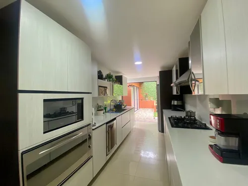 Casa En Venta En Los Balsos. Cod V12192