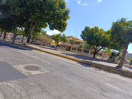 Casa En Venta En Valles De Camoruco Calle Cerrada Mcc