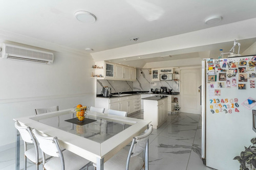 Venta Triplex 7 Amb Pileta/jardin/cocheras