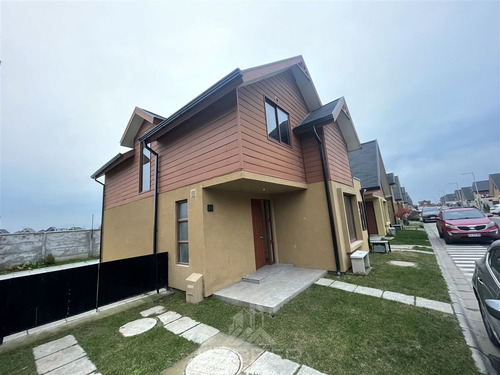 Casa En Venta De 3 Dorm. En Talca