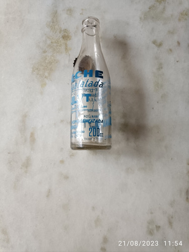Botella Leche Chocolatada Ulyt,no Conaprole De Vidrio,200cc. (Usado)