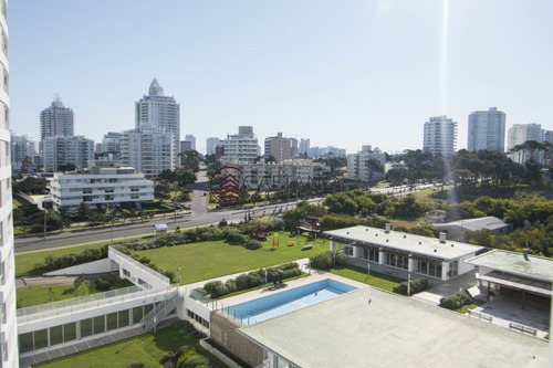 Imagen 13 de 23 de Venta De Excelente Apartamento De 3 Suites Más Dependencia Frente A Playa Brava, Punta Del Este. - Punta Del Este Brava