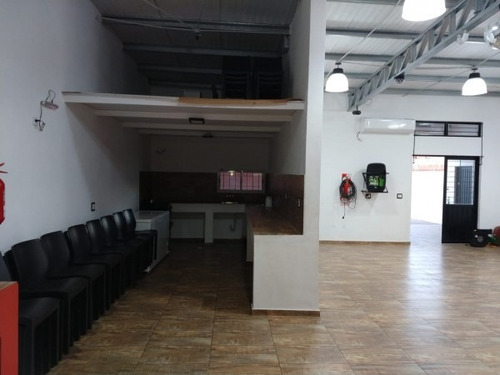 Imagen 8 de 11 de Local Mas Salón