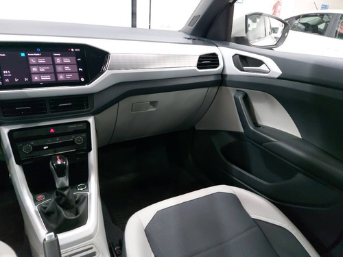 Imagen 11 de 25 de Volkswagen T-cross Highline At 200tsi