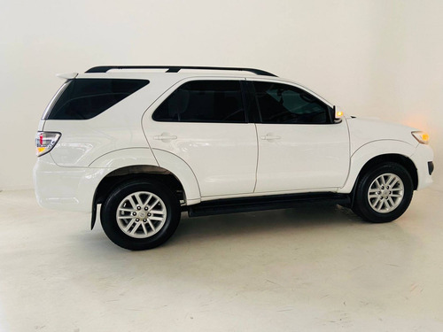Imagem 4 de 11 de Toyota Hilux Sw4 3.0 Srv 4x4 7 Lugares 16v Turbo