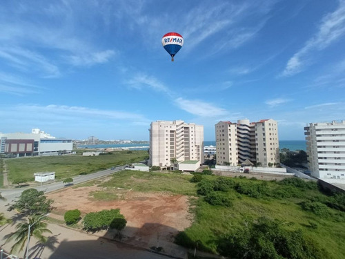 Imagen 13 de 20 de Apartamento Con Vista Al Mar En Urbanización Costa Azul, Isla De Margarita