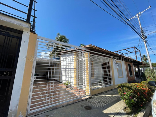 Bella Casa En Venta En Palo Negro, Maracay. Ljsa 24-10334