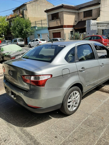 Imagen 4 de 16 de Fiat Grand Siena Essence 1.6 16v 2013 -chocado-