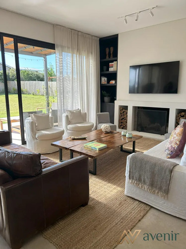 Venta Casa 3 Dormitorios Y Servicio En Mirador De La Tahona