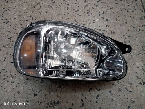 Faro Derecho Chevrolet Corsa (de Cristal Con Cocuyo Amarillo