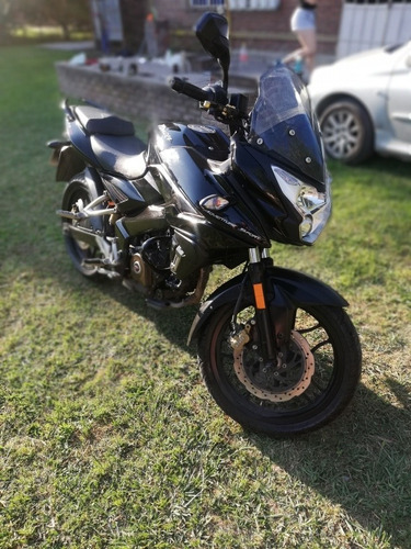 Rouser As 200