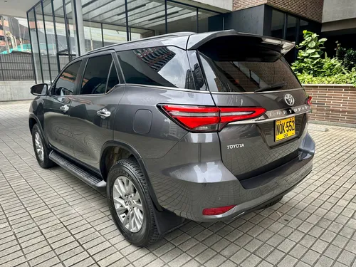 Toyota Fortuner 2.4 Diésel Srv 4X2