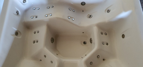 Jacuzzi Spa Hidromasaje Para 5 Personas Impecable 4 Motores