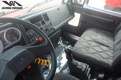 Ford Cargo 1317 - Ano: 2010 - Caçamba