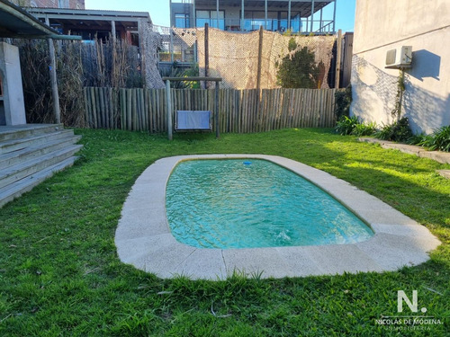 Imagen 8 de 30 de Chalet De Moderno Diseño A Metros Del Mar.