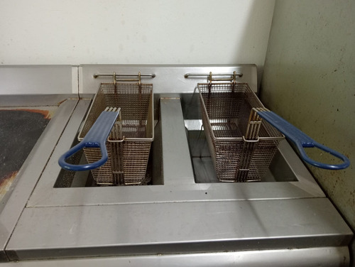 Modulo Sanguchero 2 En 1, Una Plancha Y 2 Freidoras En Acero (Usado)