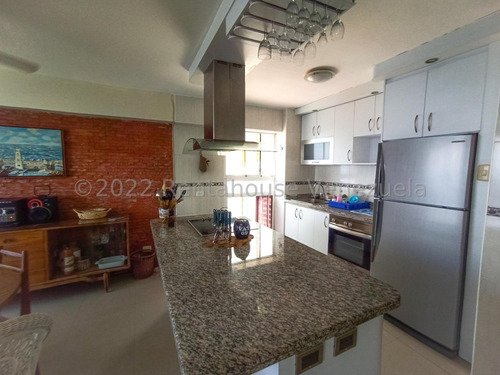 Apartamento En Venta Macuto #23-10062 Johana Blanco