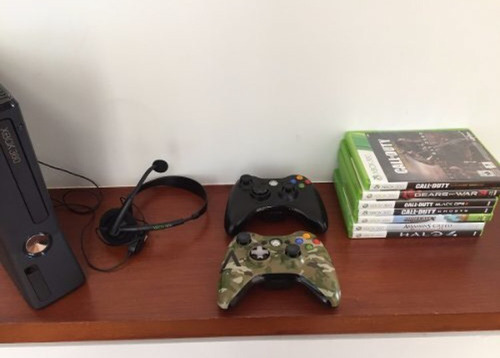 Xbox 360 Slim & 6 Juegos & 2 Controles