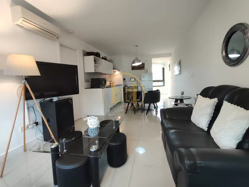 Vendo Apartamento 1 Dormitorio, 2 Baños, Balcón, Edificio De Lujo, Full Amenities, Punta Del Este, Maldonado 