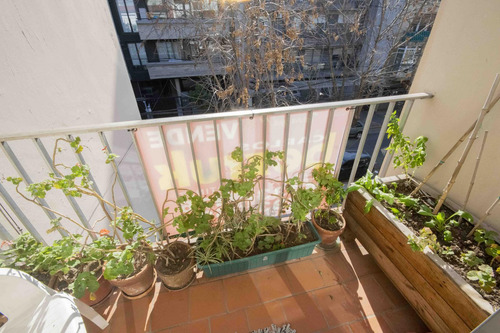 Departamento De 3 Ambientes En 2° Piso Por Escalera En Venta, En La Lucila.