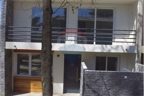Duplex Tipo Casa 4 Amb. C/pileta Los Robles Pilar