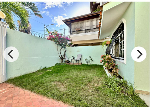 Casa En Venta En El Sector De Jardines Del Sur, Proximo A La