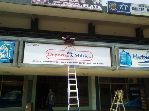 Avisos Publicitarios Luminosos Y Tipo Bastidor