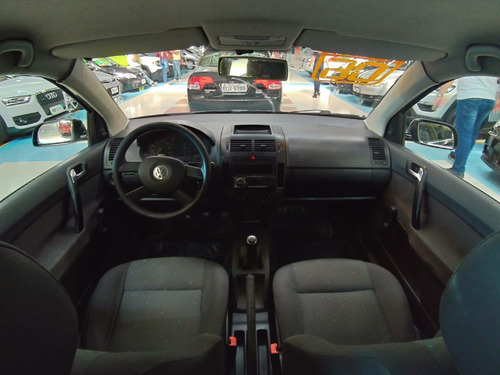 Volkswagen Polo Sedan 1.6 Mi 8v Flex 4p Manual