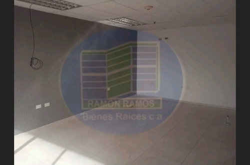 En Alquiler Impecable Oficina En El Multicentro Maiquetía.