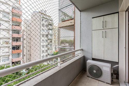 Venta Departamento 2 Ambientes Al Frente, Piso Alto, Balcón Y Cochera Cubierta En Nuñez