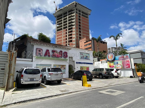 Local Comercial Con Maravilloso Potencial De Comercio A La Venta Ubicado En Las Mercedes #23-23339 Mn Caracas - Baruta 