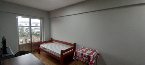 Apartamento De 01 Dormitório Com Vaga De Garagem Coberta !!!