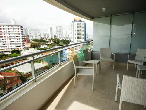 Apartamento En A Metros Del Mar, En Una De Las Zonas De Mas Categoría. - Ref : Eqp1140