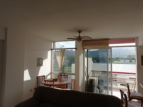 Imagen 3 de 12 de Apartamento En Mañongo Res. La Trinidad Pla-1264