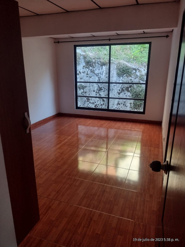 Vendo Amplia Casa Con 4 Alcobas Y Garaje En La Leonora