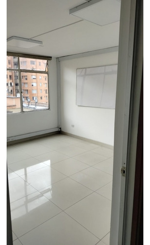 Oficina 360 M2 En Arriendo, Centro Internacional