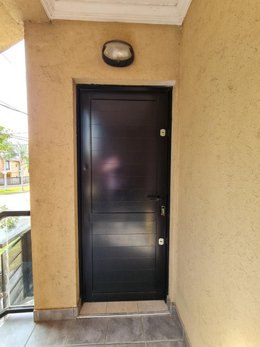 Muy Luminoso, En Esquina Con Tres Balcones Equipado Con Cocina Y Calefactor